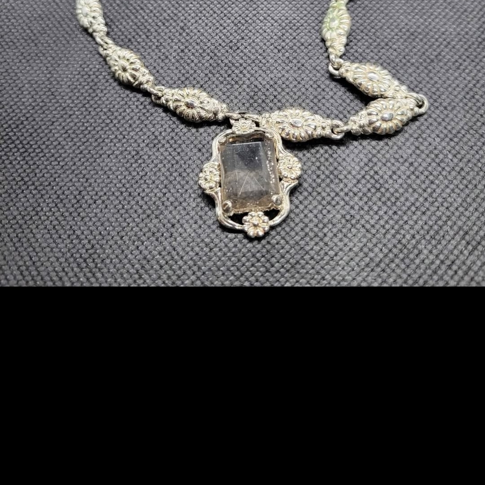 Elegant Silver Necklace With Intricate Design
